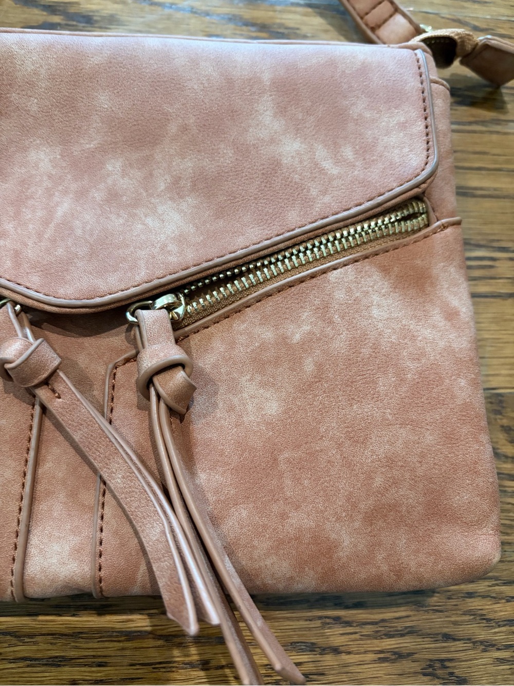 Free People Laurie Vegan Cognac Crossbody Bag Zip/Slit Pockets Adjustable Strap - Picture 4 of 10